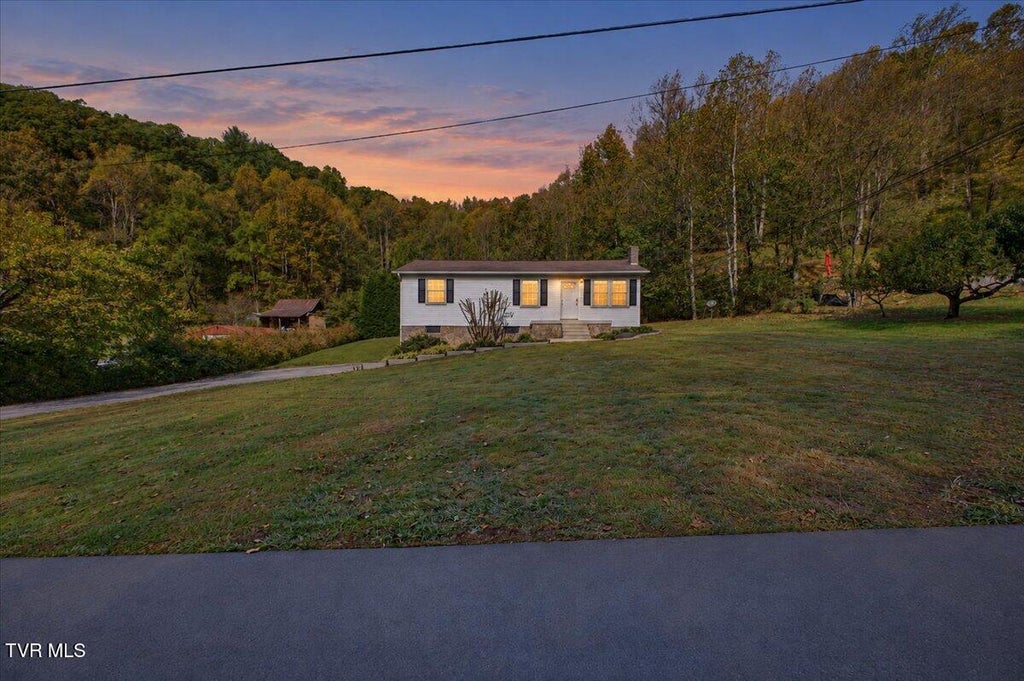Photo of 285 Bishop Hollow Road, Elizabethton, TN 37643 (MLS # 10002533)