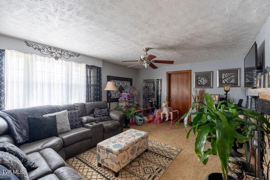 1530 Woodland Avenue