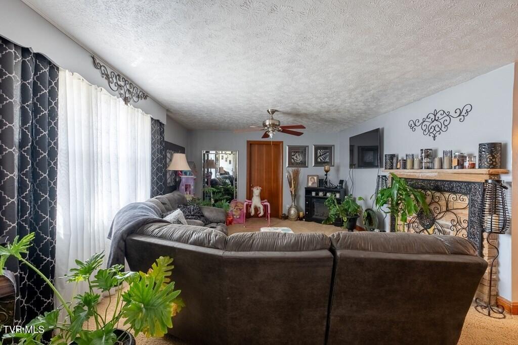 1530 Woodland Avenue