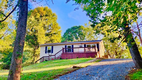 Photo of 111 Woodland Circle, Jonesborough, TN 37659 (MLS # 10000945)
