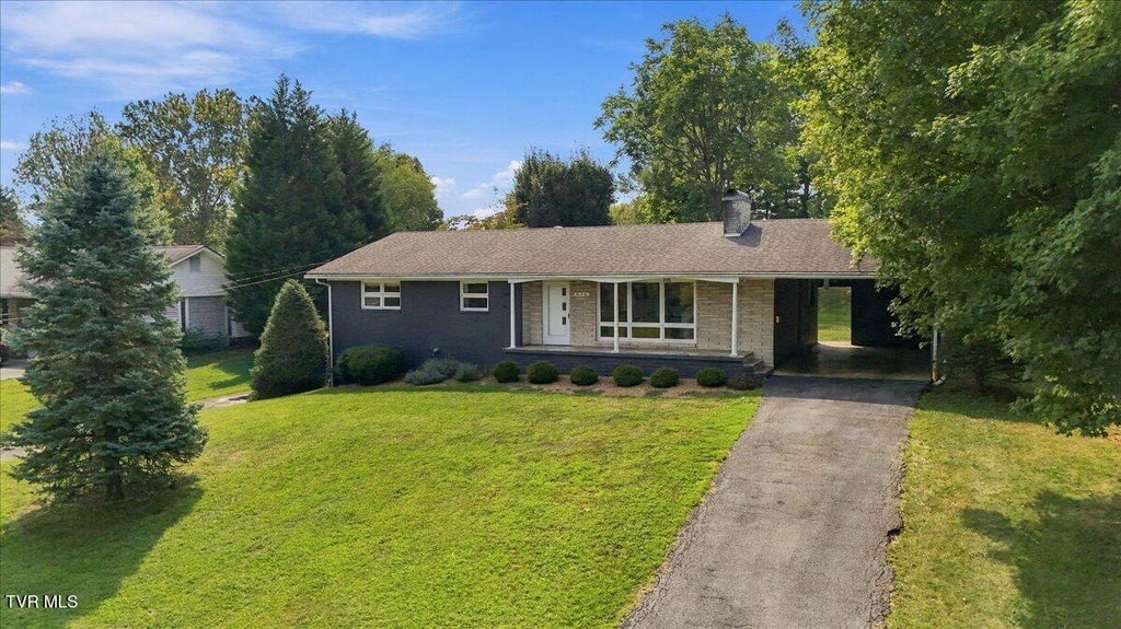 Photo of 202 Brown Avenue, Johnson City, TN 37601 (MLS # 10001115)