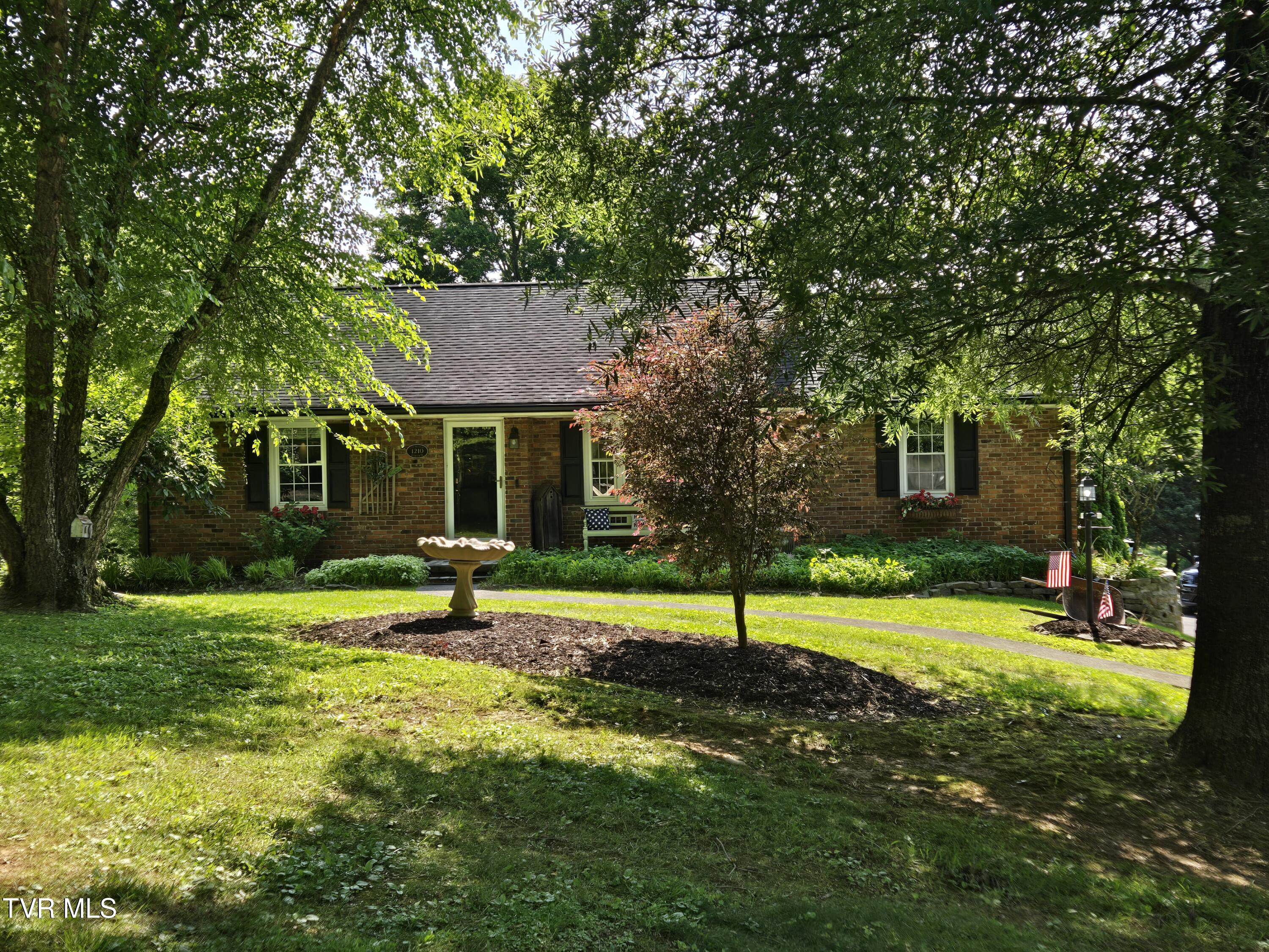 1210 Riverview Drive, Elizabethton, Tennessee image 2