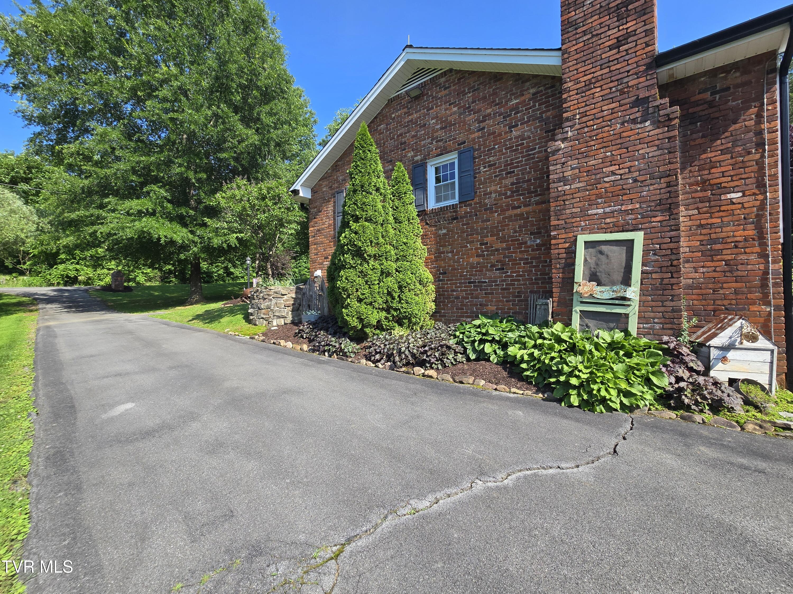 1210 Riverview Drive, Elizabethton, Tennessee image 6