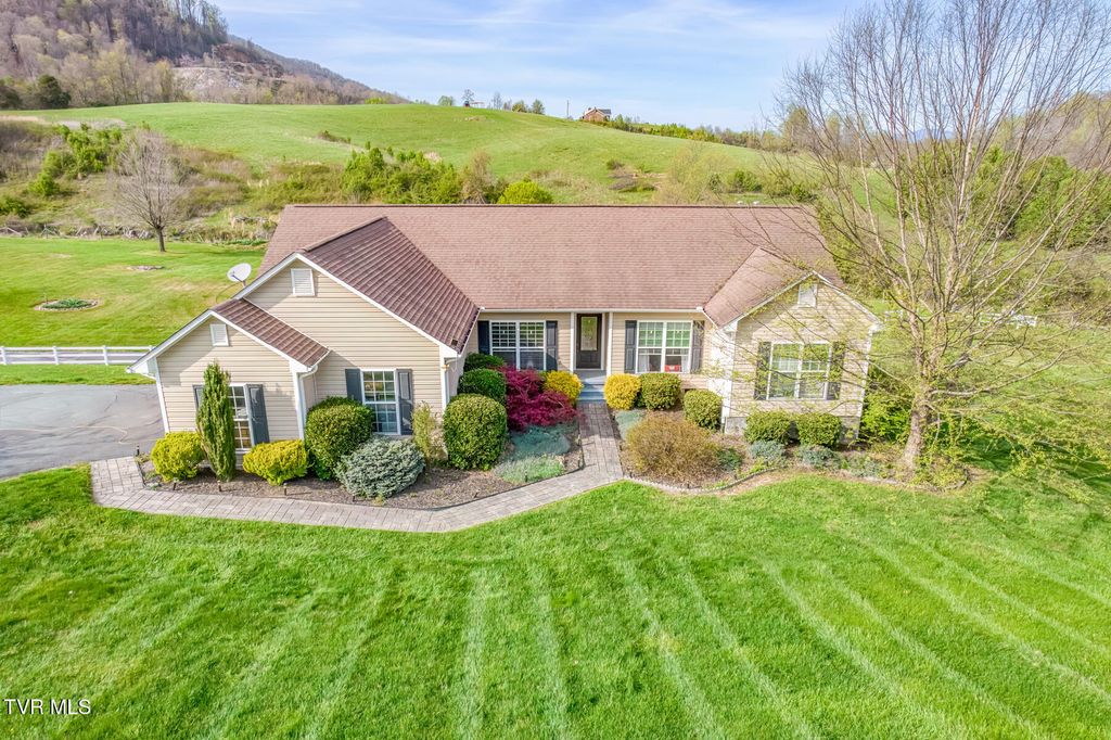 Photo of 130 Garland Road, Unicoi, TN 37692 (MLS # 9993583)