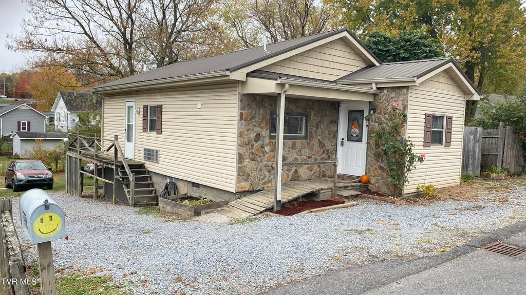 Photo of 207 North Street, Johnson City, TN 37604 (MLS # 9987944)