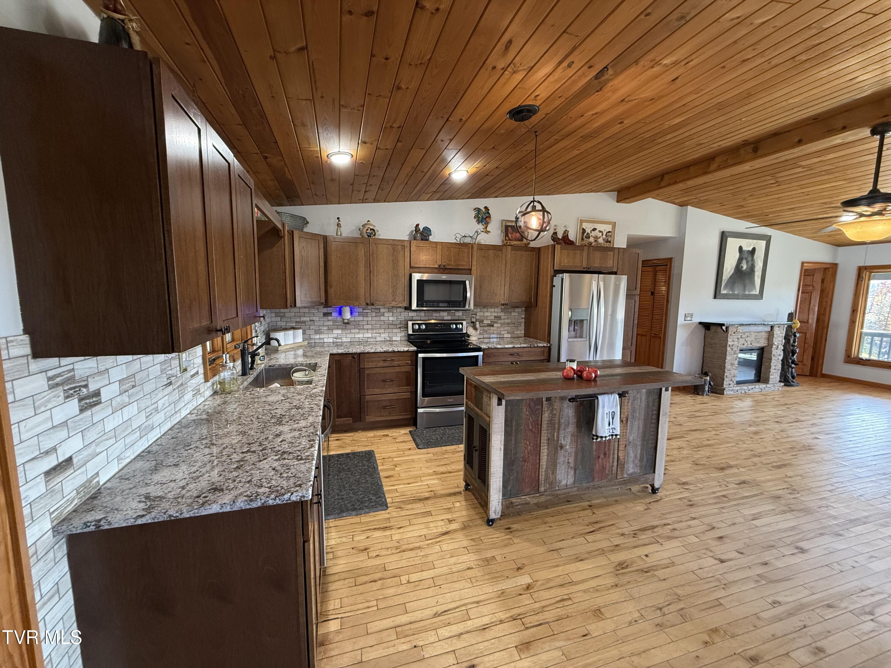 146 Bear Cage Road, Roan Mountain, Tennessee image 39