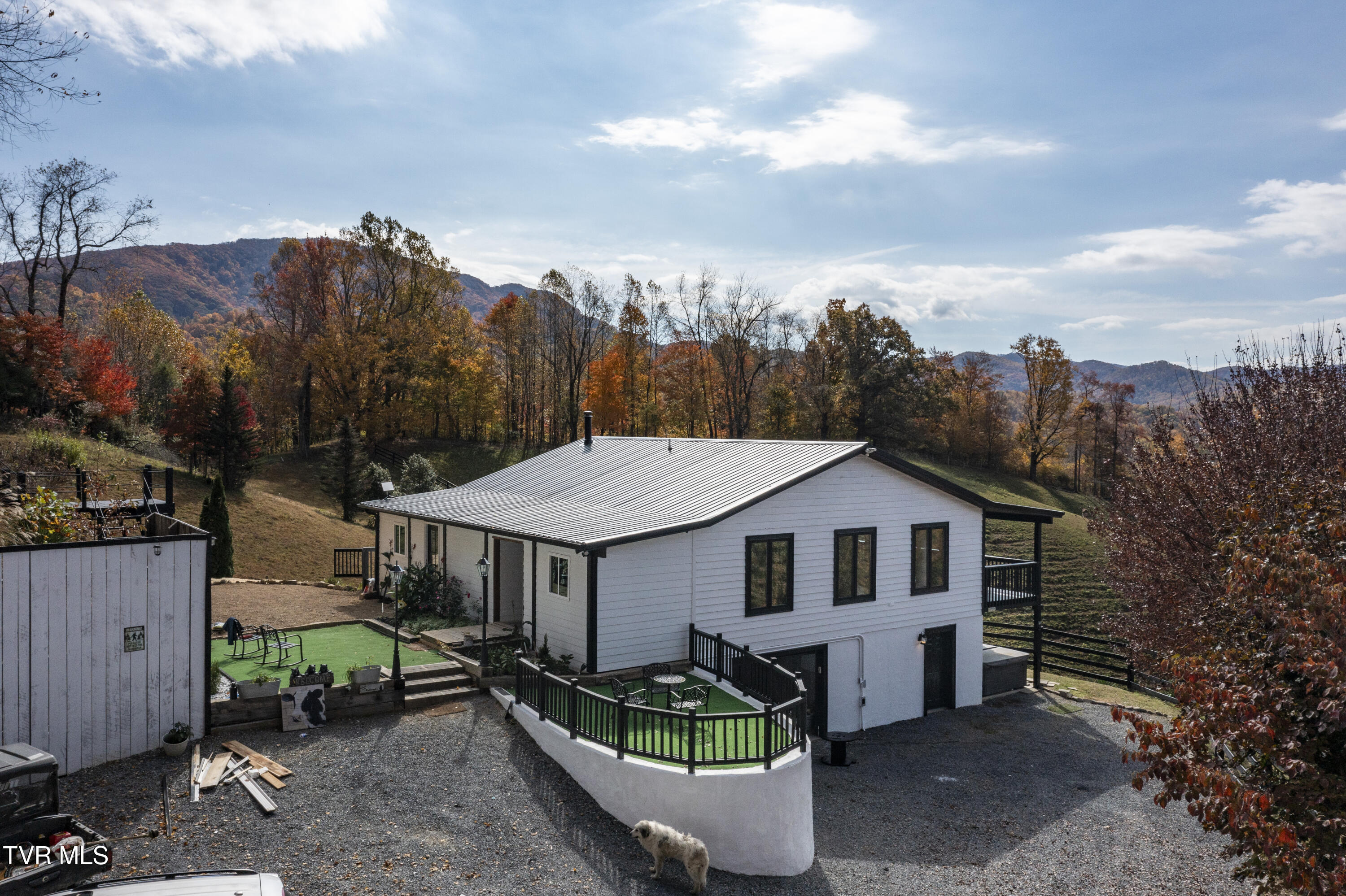 146 Bear Cage Road, Roan Mountain, Tennessee image 3