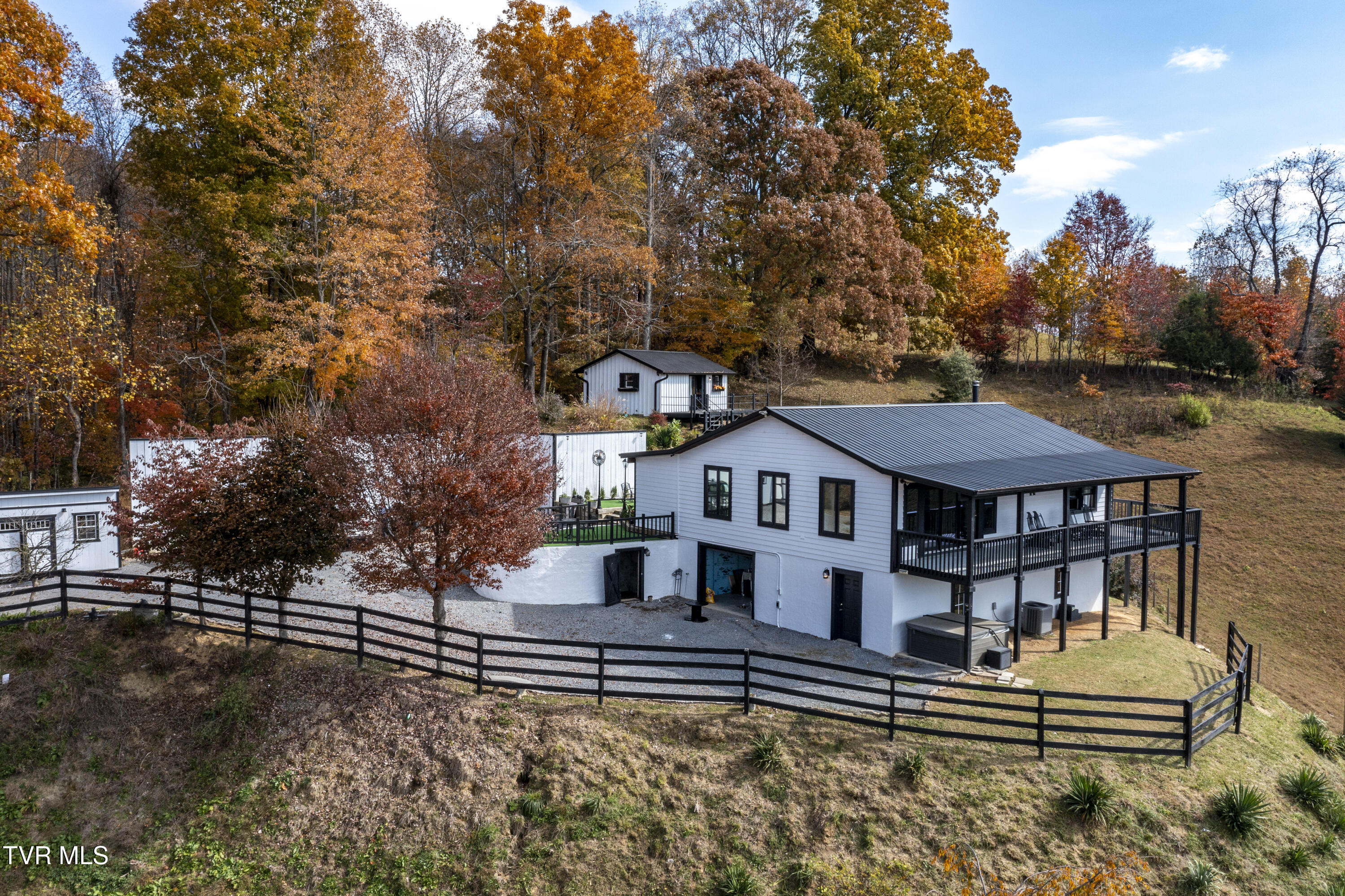 146 Bear Cage Road, Roan Mountain, Tennessee image 2