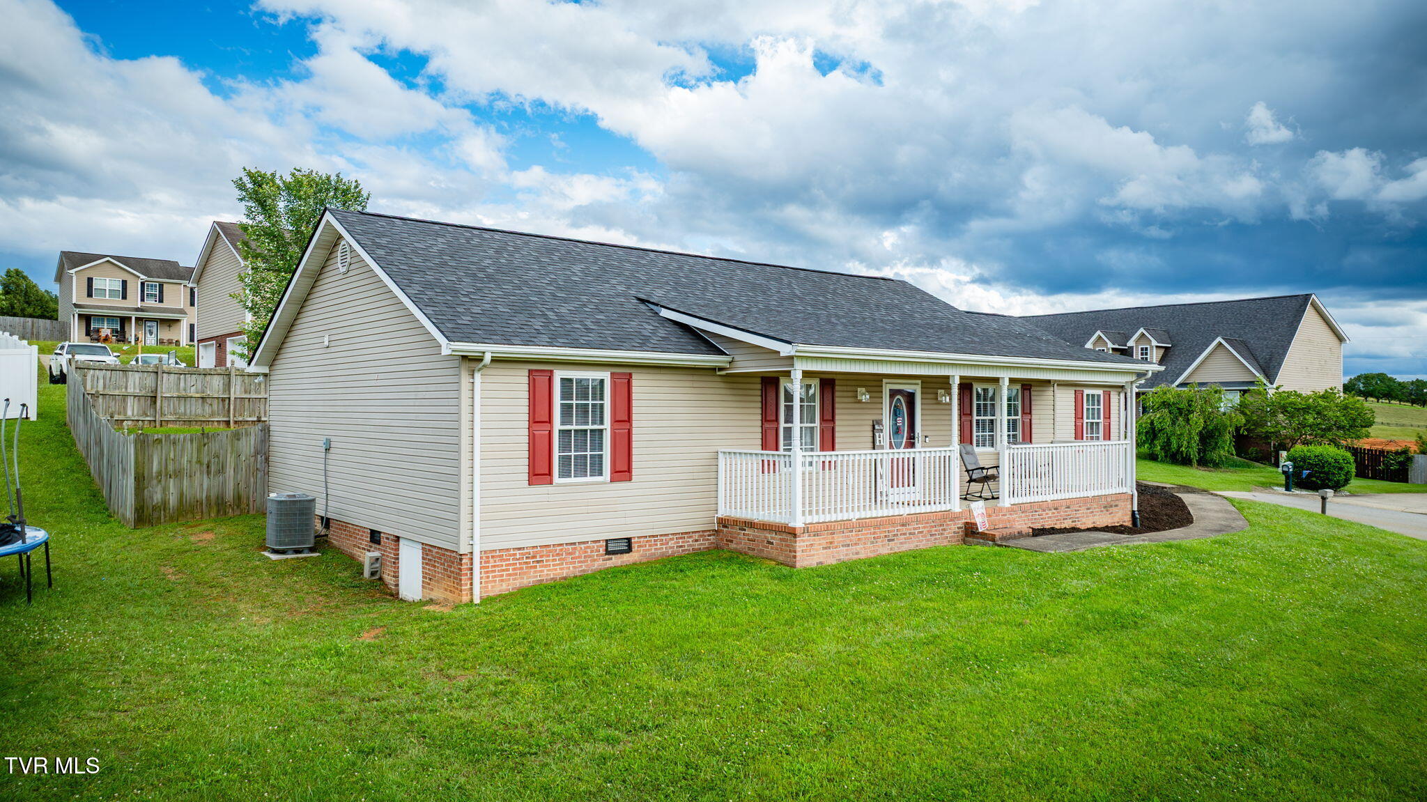 141 Violet Lane, Bluff City, Tennessee image 3