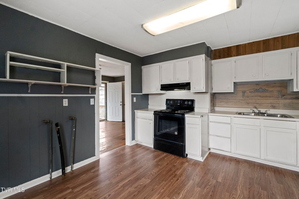 Photo of 1230 Indian Ridge Road, Johnson City, TN 37604 (MLS # 9992591)