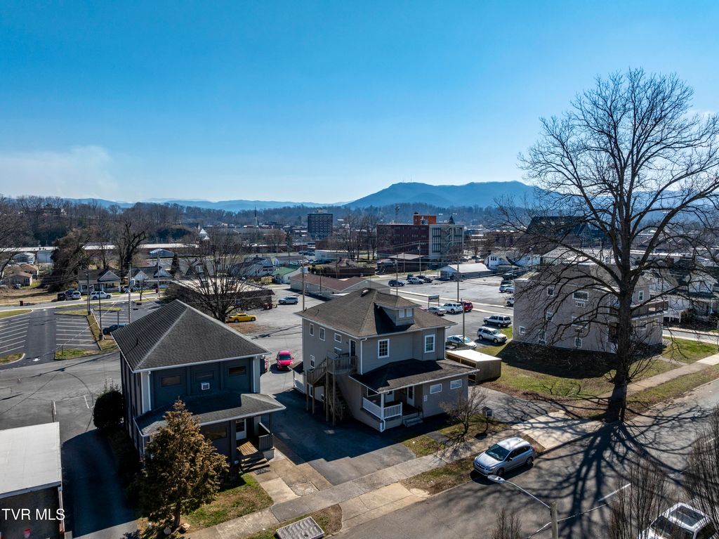 Photo of 204 Watauga Avenue, Johnson City, TN 37601 (MLS # 9985657)