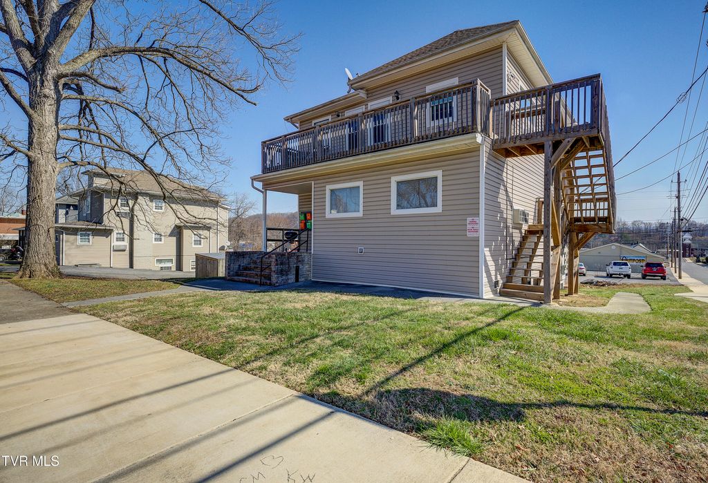 Photo of 204 Watauga Avenue, Johnson City, TN 37601 (MLS # 9985657)