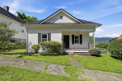 Photo of 310 Pine Street, Erwin, TN 37650 (MLS # 9996474)