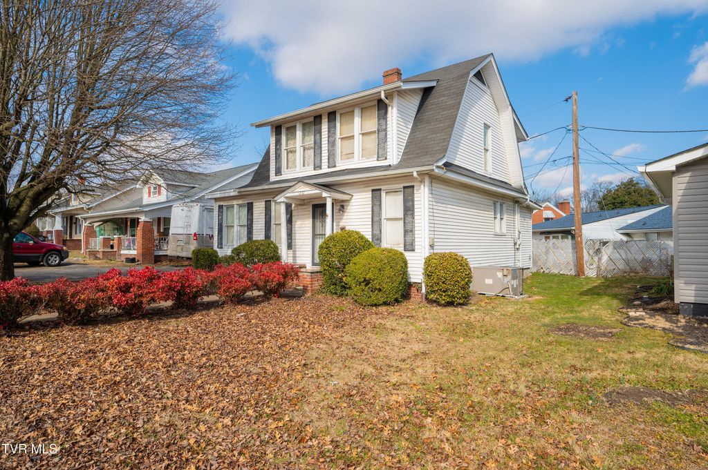 Photo of 1242 Center Street, Kingsport, TN 37660 (MLS # 9990665)