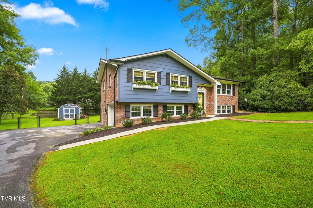 Photo of 1 Oglewood Circle, Johnson City, TN 37604 (MLS # 9999772)