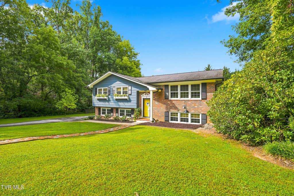 Photo of 1 Oglewood Circle, Johnson City, TN 37604 (MLS # 9999772)