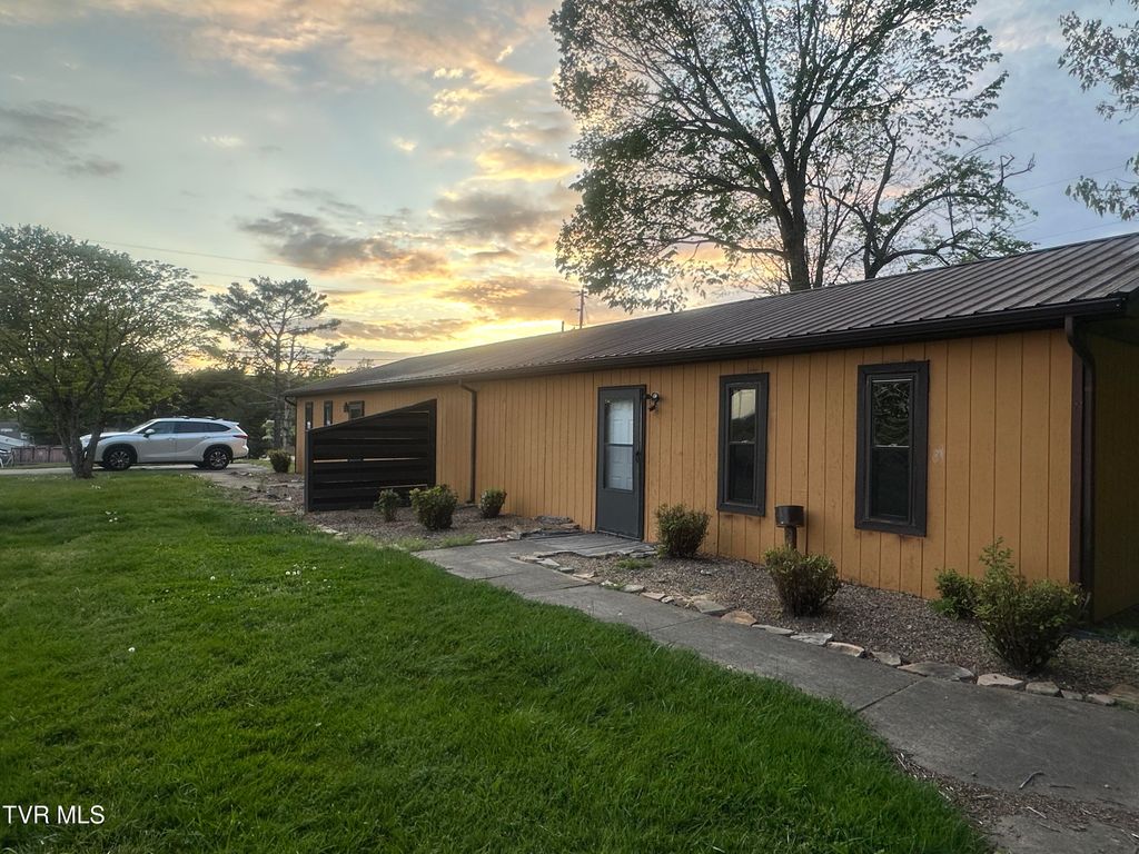 Photo of 126 Kesterson Street, Greeneville, TN 37743 (MLS # 9995538)