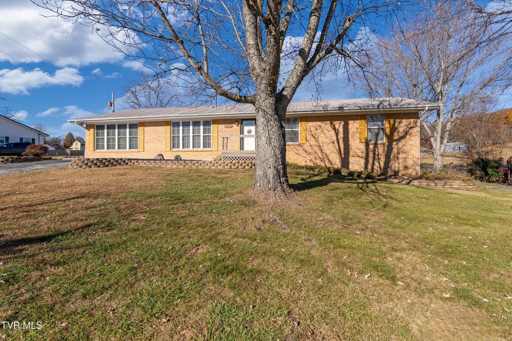 Photo of 5010 Newport Highway, Greeneville, TN 37743 (MLS # 9992500)