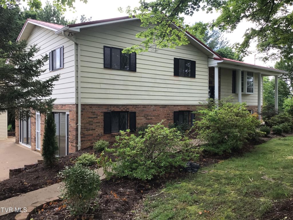 Photo of 855 Sioux Trail, Greeneville, TN 37743 (MLS # 9996005)