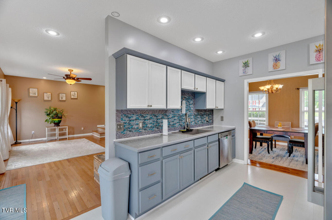 1019 Meadow Brook Drive, Unicoi, Tennessee image 16