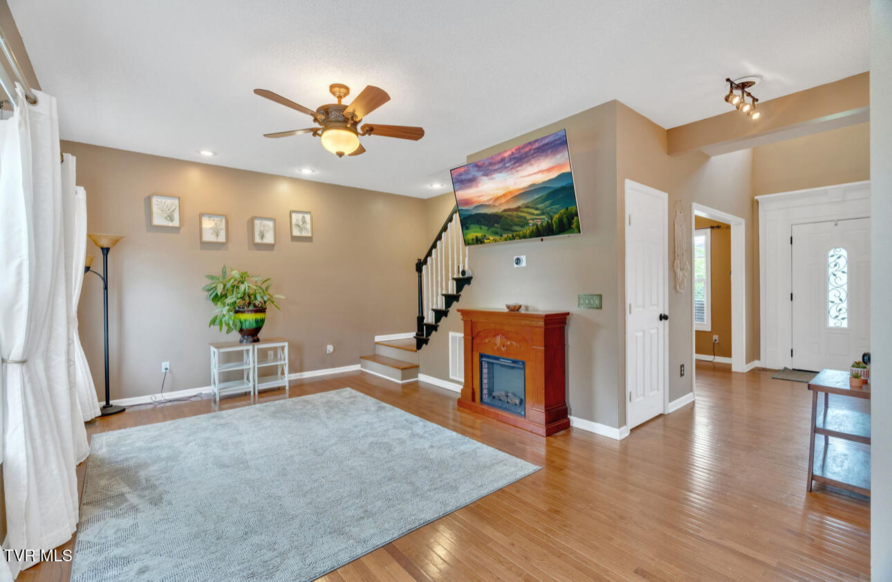 1019 Meadow Brook Drive, Unicoi, Tennessee image 11