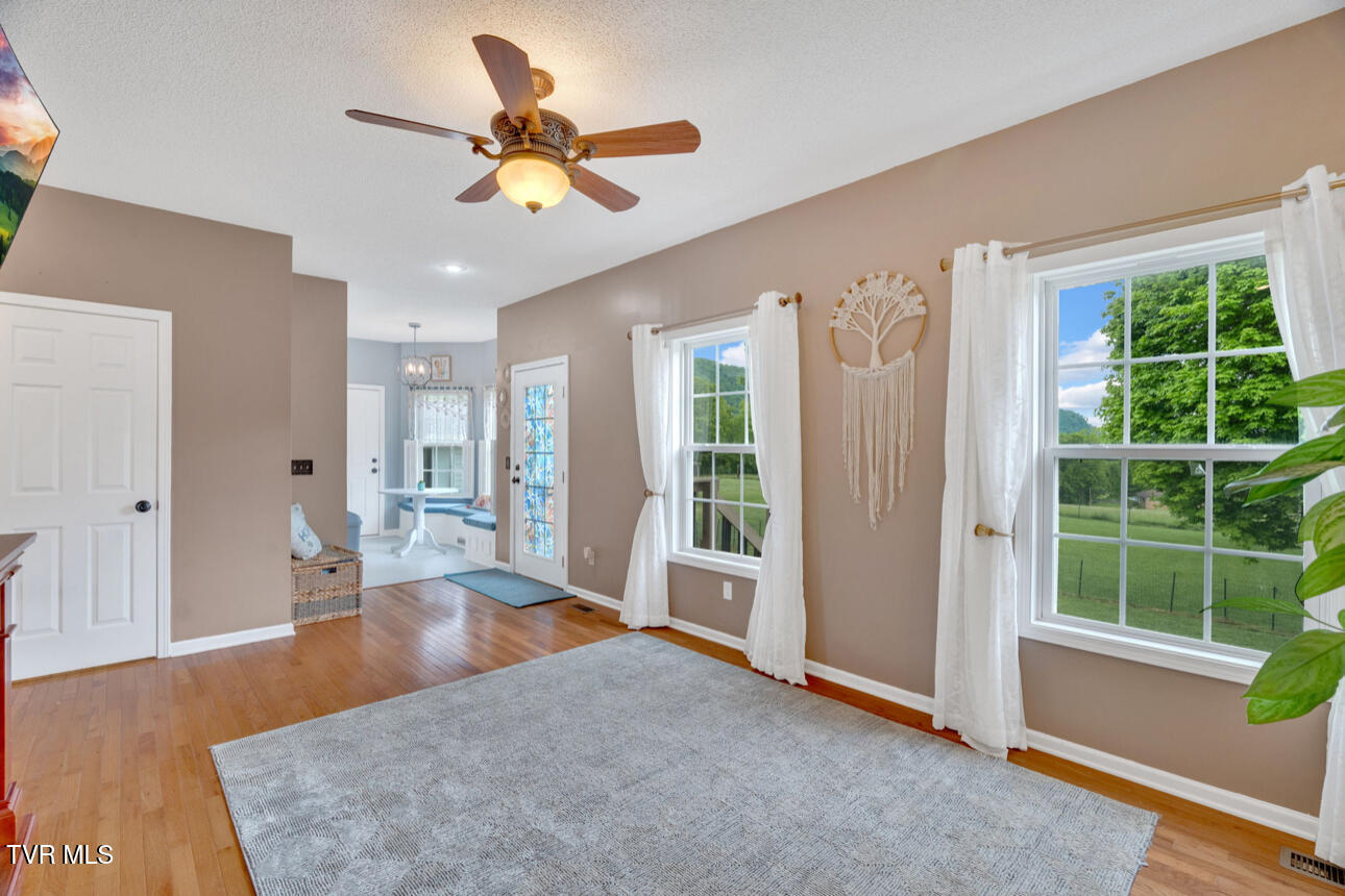1019 Meadow Brook Drive, Unicoi, Tennessee image 21