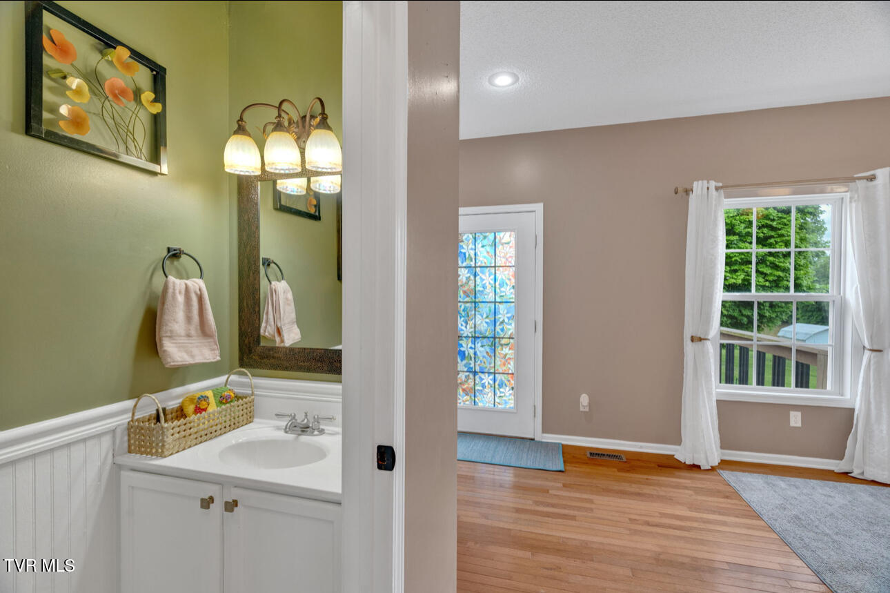 1019 Meadow Brook Drive, Unicoi, Tennessee image 22