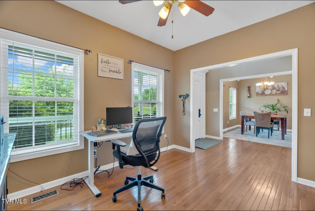 1019 Meadow Brook Drive, Unicoi, Tennessee image 6