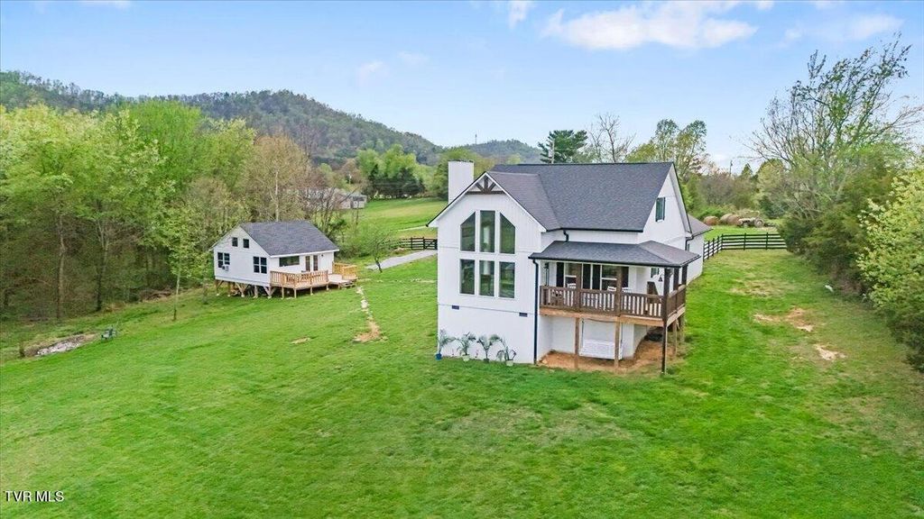 Photo of 250 Burnetts Chapel Lane, Greeneville, TN 37743 (MLS # 9993512)