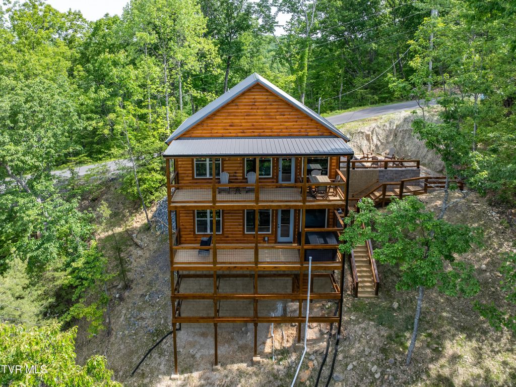 Photo of 756 Ski View Lane, Sevierville, TN 37876 (MLS # 9995093)