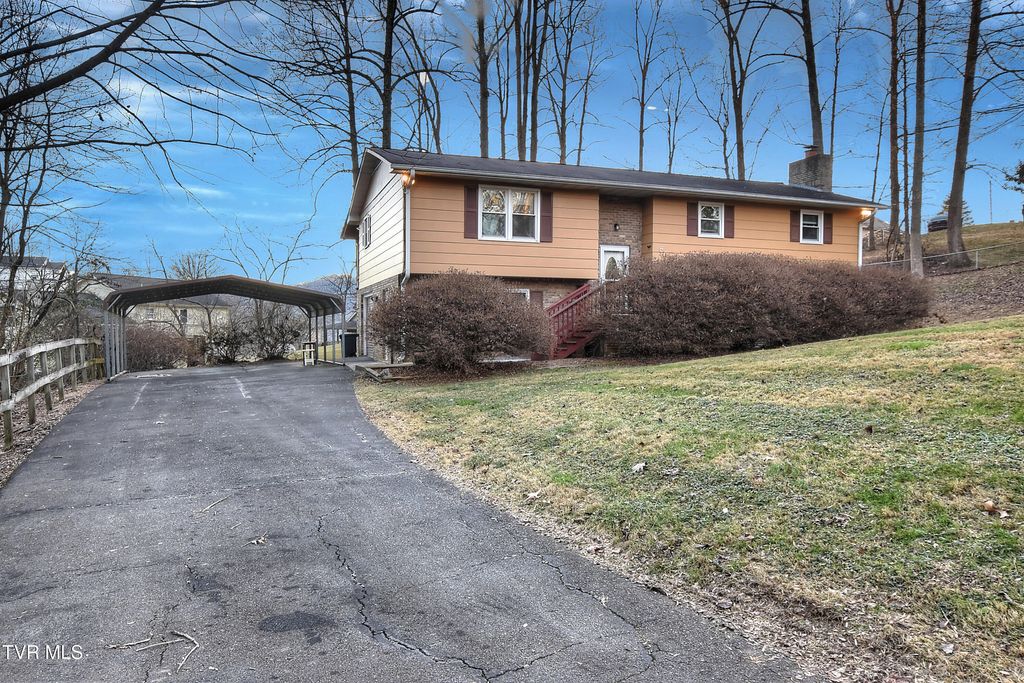 Photo of 114 Revere Circle, Elizabethton, TN 37643 (MLS # 9989493)