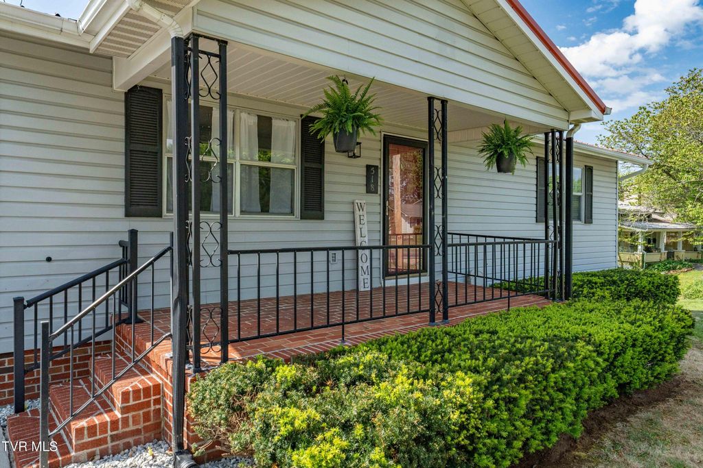 Photo of 518 Main Street, Jonesborough, TN 37659 (MLS # 9994326)