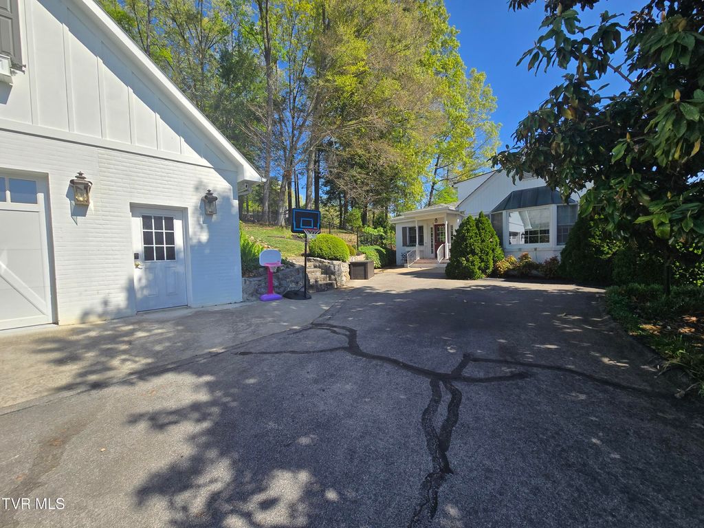 Photo of 570 Valley Drive, Bristol, VA 24201 (MLS # 9994426)