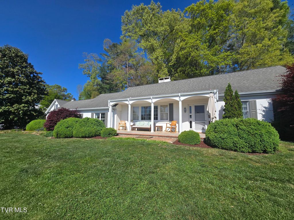 Photo of 570 Valley Drive, Bristol, VA 24201 (MLS # 9994426)