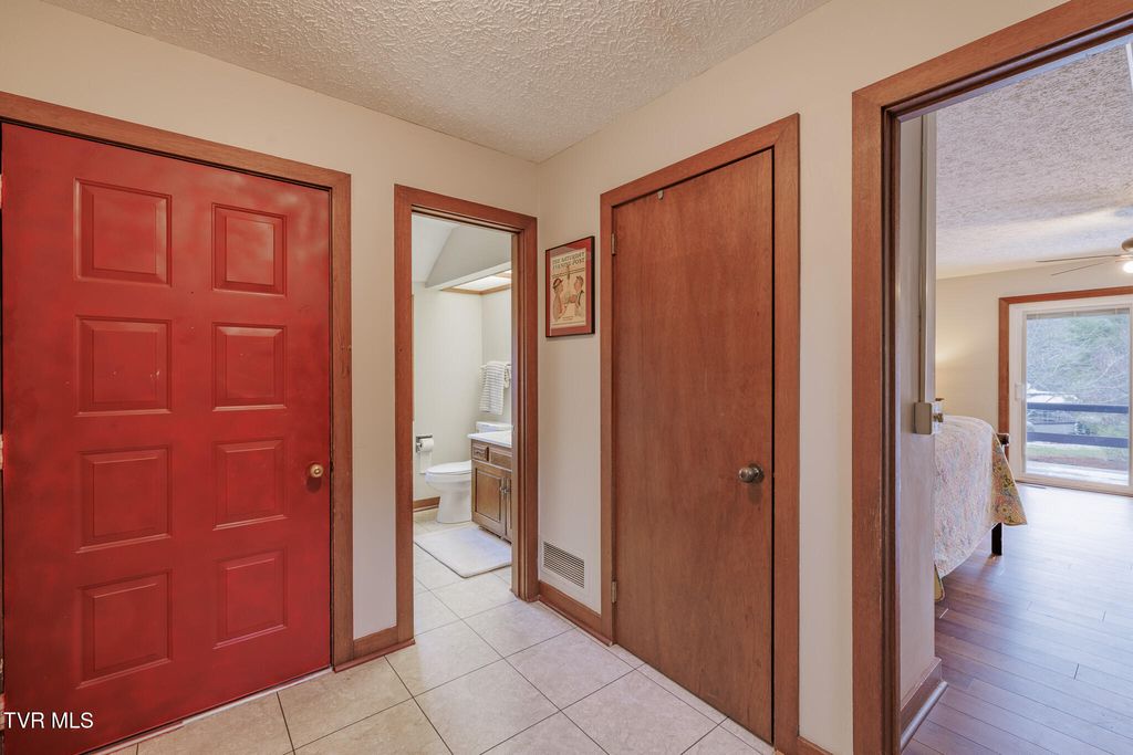 Photo of 138 Columbine Road, Kingsport, TN 37660 (MLS # 9990939)