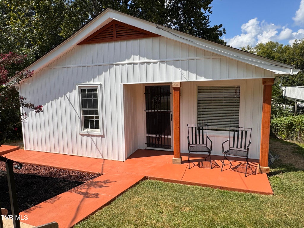 Photo of 2221 Bay Street, Bristol, TN 37620 (MLS # 10000400)