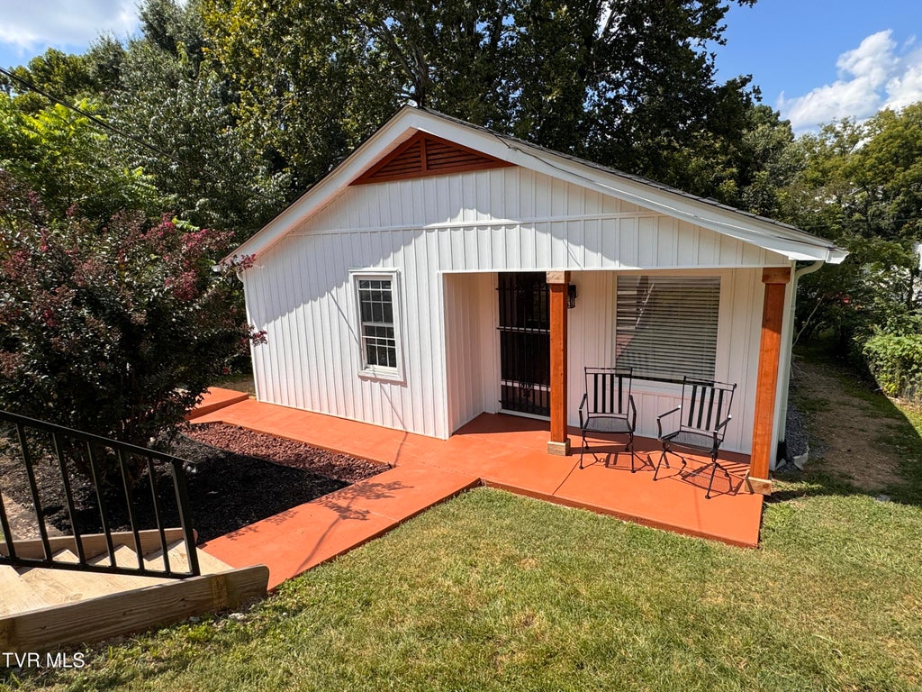 Photo of 2221 Bay Street, Bristol, TN 37620 (MLS # 10000400)