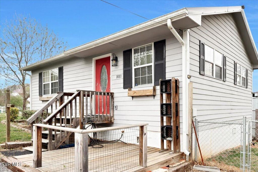 Photo of 1011 Stonegate Road, Kingsport, TN 37660 (MLS # 9993411)