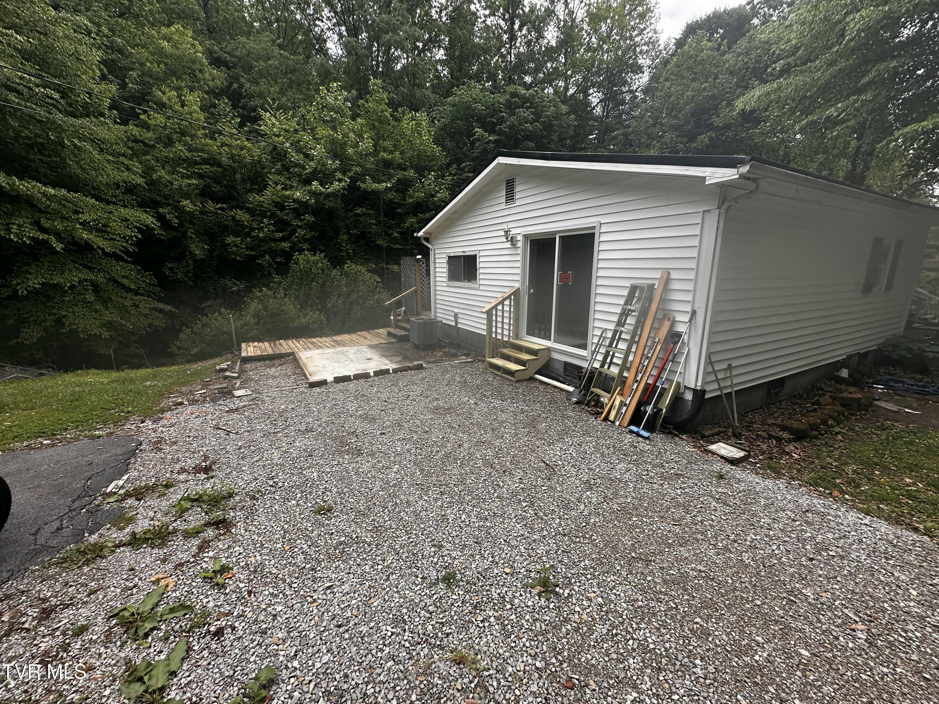 11510 Dogwood Lane, Pound, Virginia image 4