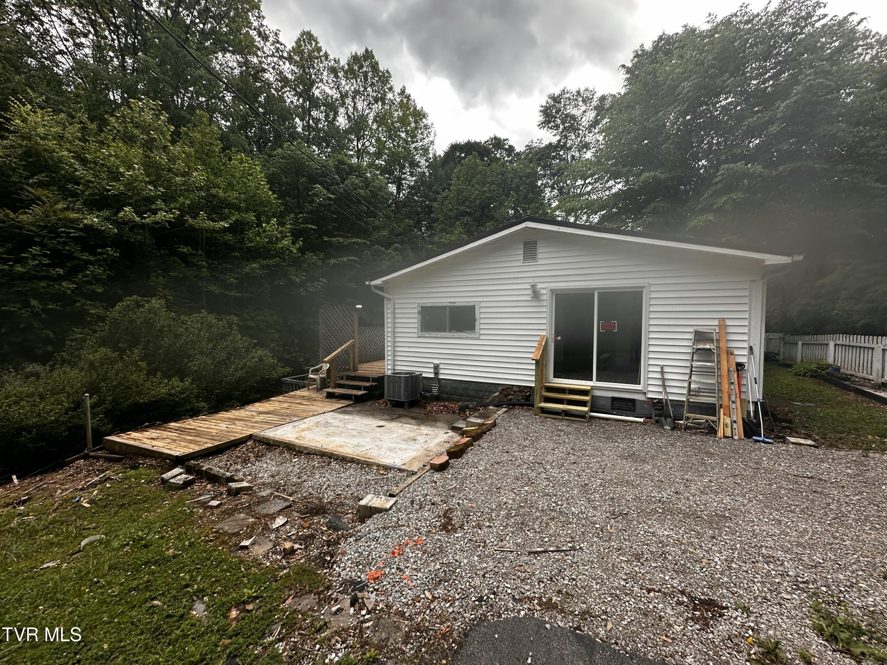11510 Dogwood Lane, Pound, Virginia image 6