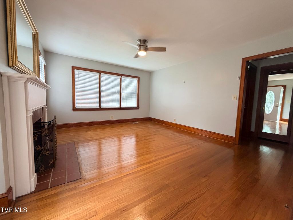 Photo of 408 F Street, Elizabethton, TN 37643 (MLS # 9995315)