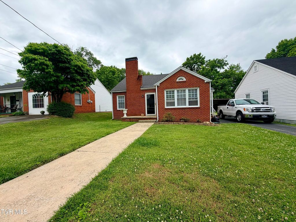 Photo of 408 F Street, Elizabethton, TN 37643 (MLS # 9995315)