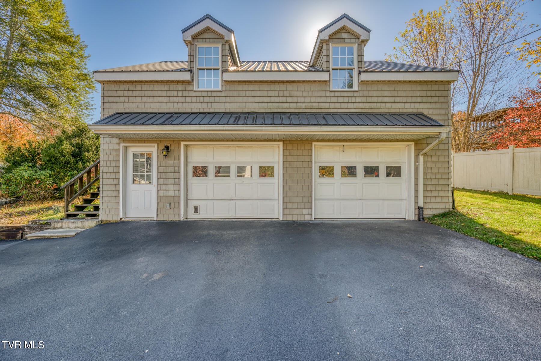 Johnson City, Tennessee 37601, United States, 3 Bedrooms Bedrooms, ,2 BathroomsBathrooms,Residential,Pending,34448