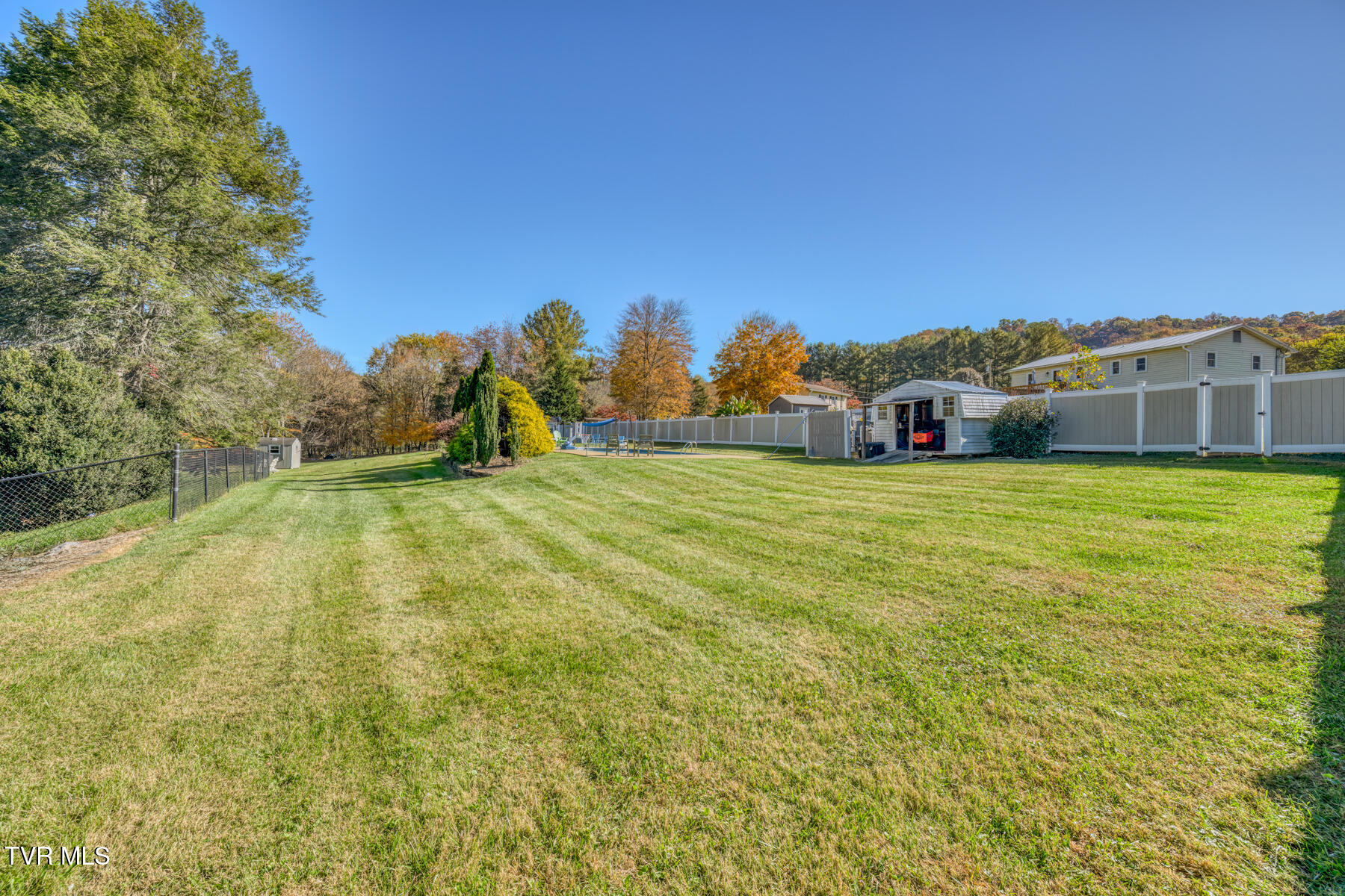 Johnson City, Tennessee 37601, United States, 3 Bedrooms Bedrooms, ,2 BathroomsBathrooms,Residential,Pending,34448