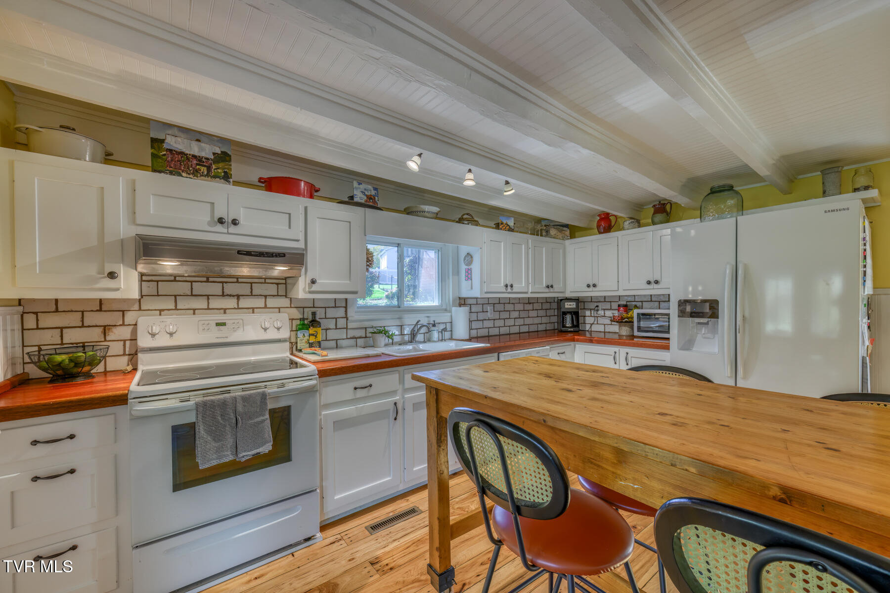 Johnson City, Tennessee 37601, United States, 3 Bedrooms Bedrooms, ,2 BathroomsBathrooms,Residential,Pending,34448