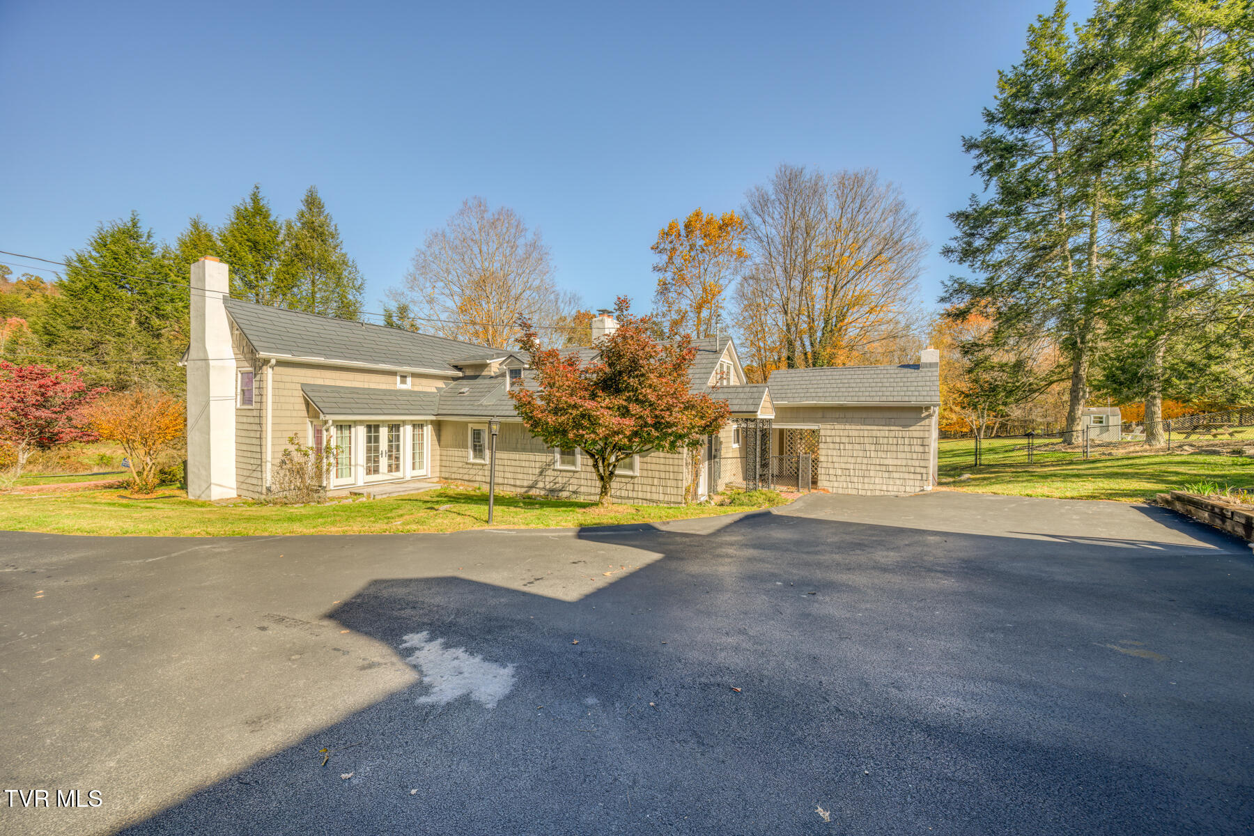 Johnson City, Tennessee 37601, United States, 3 Bedrooms Bedrooms, ,2 BathroomsBathrooms,Residential,Pending,34448