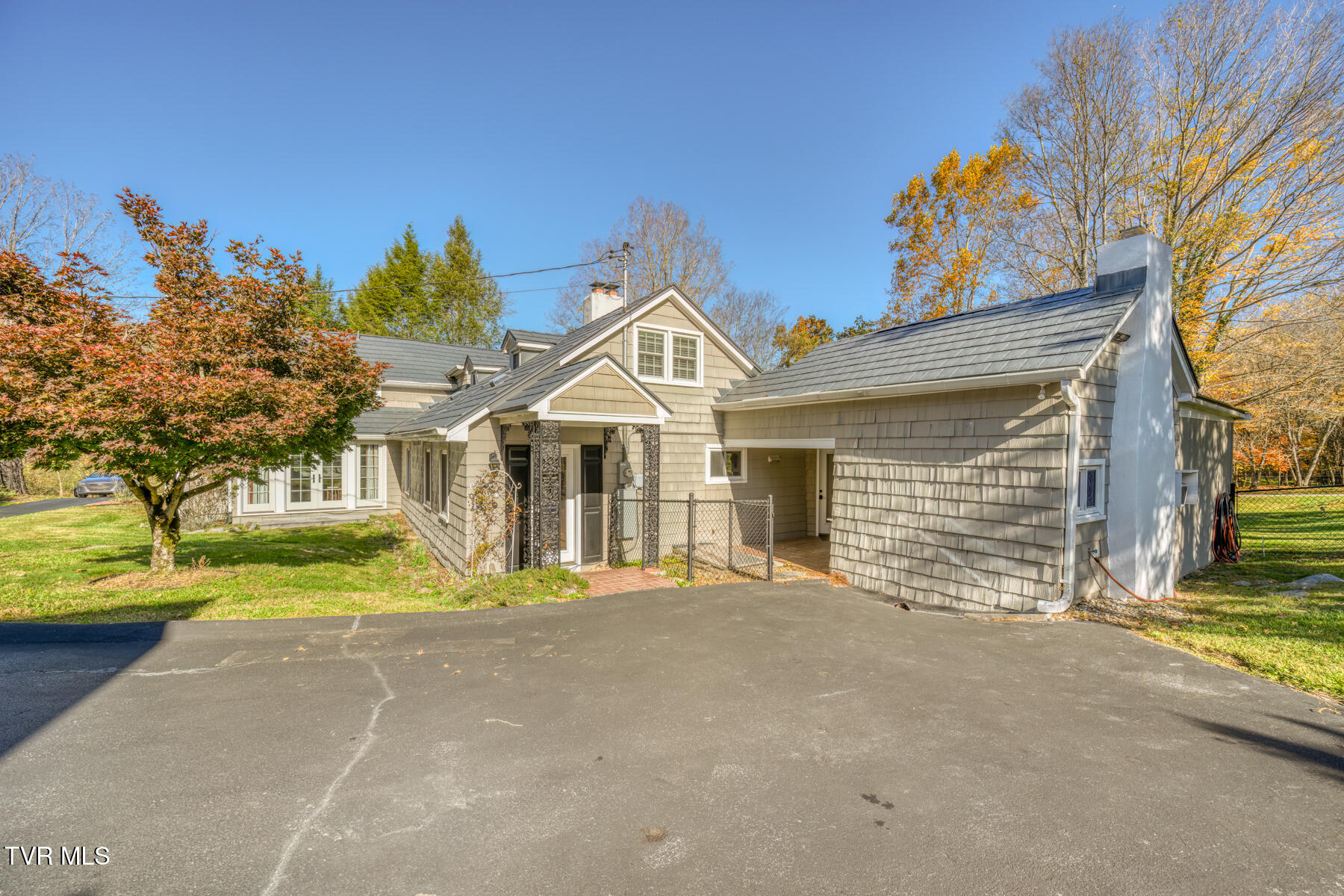 Johnson City, Tennessee 37601, United States, 3 Bedrooms Bedrooms, ,2 BathroomsBathrooms,Residential,Pending,34448