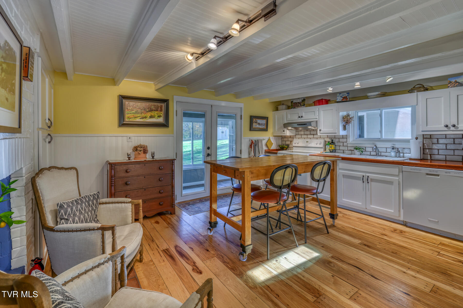 Johnson City, Tennessee 37601, United States, 3 Bedrooms Bedrooms, ,2 BathroomsBathrooms,Residential,Pending,34448