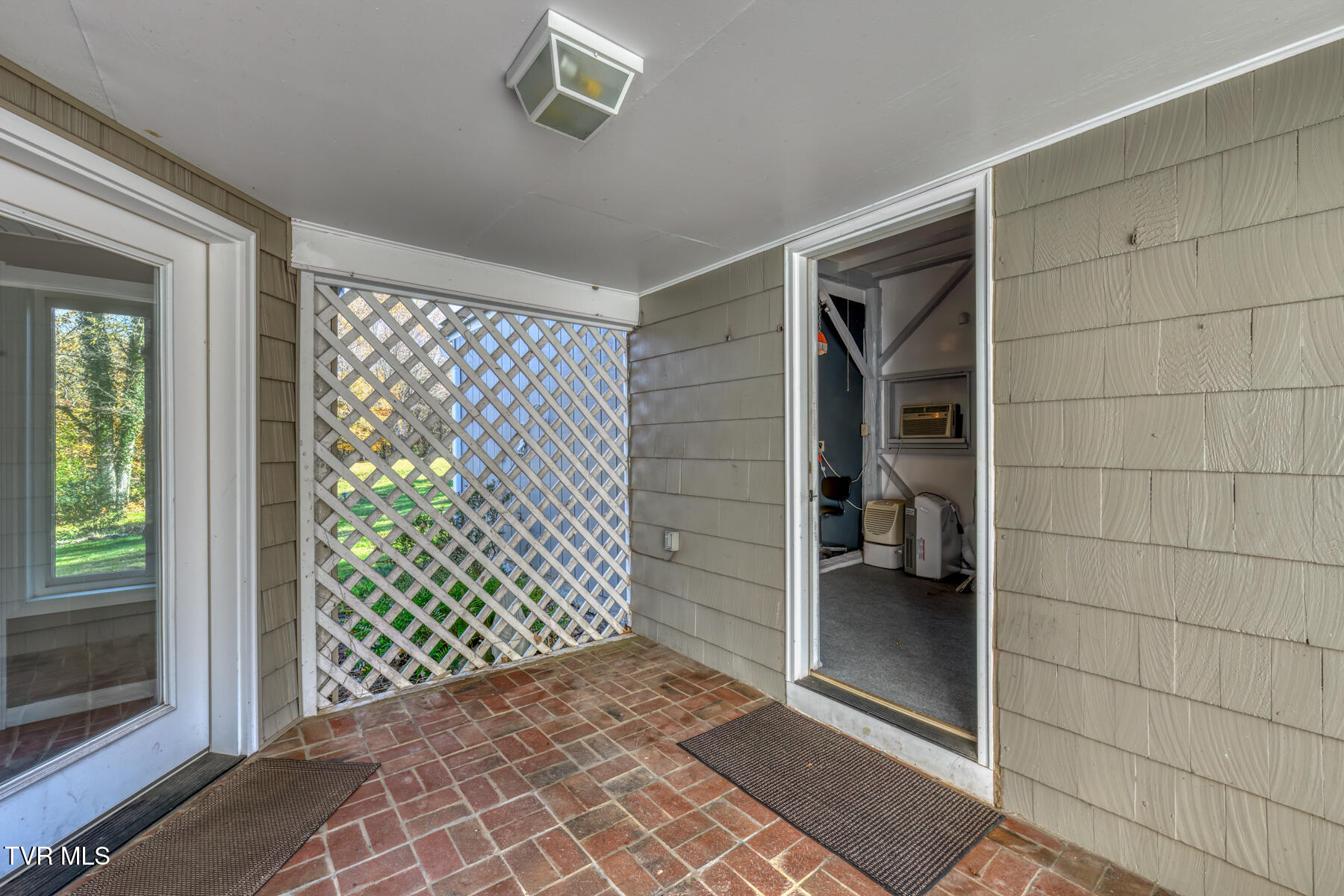 Johnson City, Tennessee 37601, United States, 3 Bedrooms Bedrooms, ,2 BathroomsBathrooms,Residential,Pending,34448