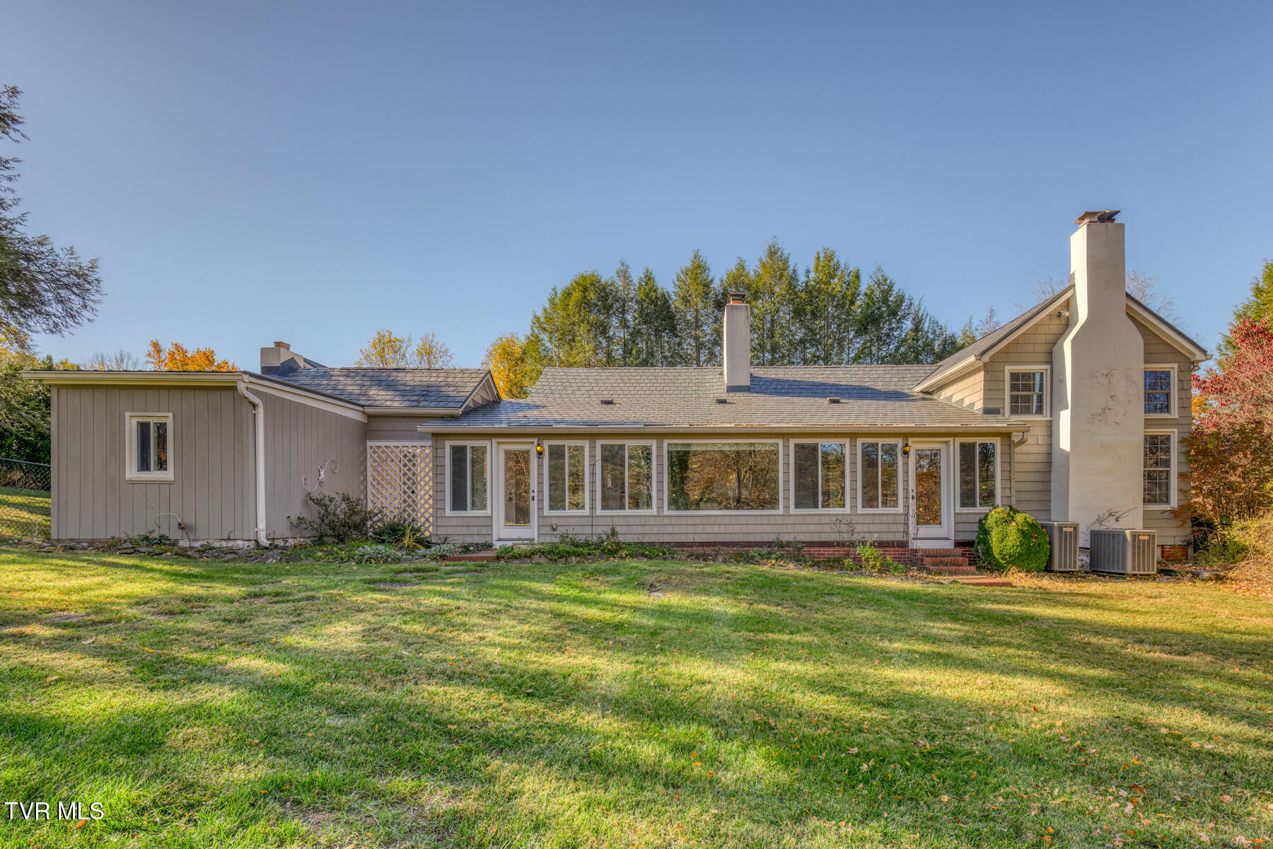 Johnson City, Tennessee 37601, United States, 3 Bedrooms Bedrooms, ,2 BathroomsBathrooms,Residential,Pending,34448